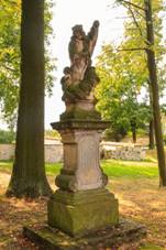 Kostel svatho Gotharda (Vysok Chvojno) - sv.  Jan Nepomuck 01.jpg