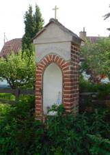 V�klenkov� kapli�ka na n�vsi v Ji�i�k�ch (Q104975455).jpg