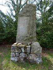 Leskovice, amfitetr, pomnk (1).JPG