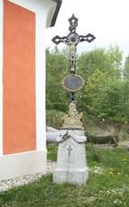 Wayside cross near Chapel in Kyjov, Buřenice, Pelhřimov District.jpg