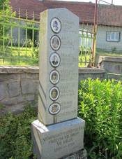 Pomnk padlm v Houserovce (Q67182784).jpg