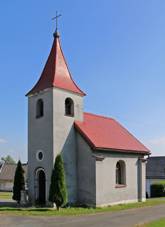 https://upload.wikimedia.org/wikipedia/commons/thumb/1/19/Horn%C3%AD_Cerekev%2C_T%C4%9B%C5%A1enov%2C_chapel.jpg/800px-Horn%C3%AD_Cerekev%2C_T%C4%9B%C5%A1enov%2C_chapel.jpg