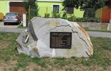 Pomnk padlm v tchovicch (Q67183035).jpg