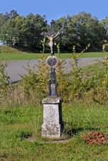 https://upload.wikimedia.org/wikipedia/commons/thumb/1/1a/Vokov%2C_crucifix.jpg/800px-Vokov%2C_crucifix.jpg