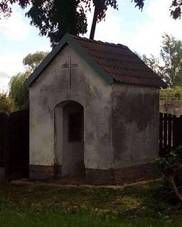 Kaplika vchodn od Zhoce (Q67183484).jpg