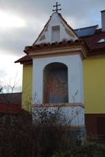https://upload.wikimedia.org/wikipedia/commons/thumb/9/98/Jamn%C3%BD_Z%C3%A1ho%C5%99%C3%AD._V%C3%BDklenkov%C3%A1_kaple_v_obci._%284%29.jpg/800px-Jamn%C3%BD_Z%C3%A1ho%C5%99%C3%AD._V%C3%BDklenkov%C3%A1_kaple_v_obci._%284%29.jpg