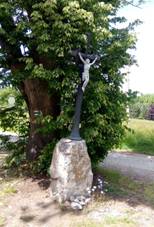 https://upload.wikimedia.org/wikipedia/commons/thumb/6/65/Lib%C4%9Bjovick%C3%A9_Svobodn%C3%A9_Hory%2C_wayside_cross_01.jpg/800px-Lib%C4%9Bjovick%C3%A9_Svobodn%C3%A9_Hory%2C_wayside_cross_01.jpg