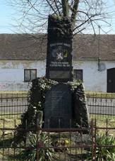 Skly - War Memorial (2).jpg