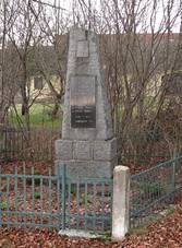 Nov Kestany, pomnk padlm.jpg