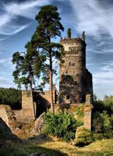 Romantic Castle Gut�tejn - panoramio.jpg
