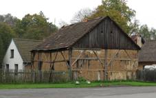 Povlky, stodola u p.23.jpg