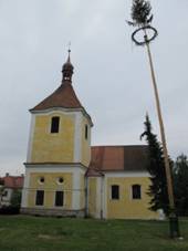 https://upload.wikimedia.org/wikipedia/commons/thumb/2/29/Stebno_kostel_m%C3%A1jka.JPG/800px-Stebno_kostel_m%C3%A1jka.JPG