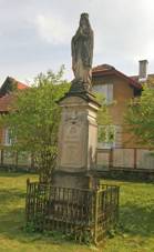 Chroustov socha Panny Marie.JPG