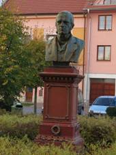 M�stec Kr�lov�, pomn�k Franti�ka Palack�ho.jpg