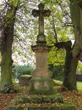 Nouzov, krucifix na nvsi.jpg