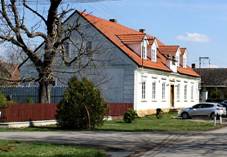 Zhornice, ulice Hlavn, vchodn st.jpg