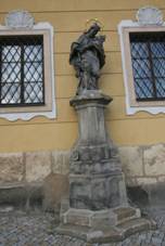 File:Socha sv. Jana Nepomuckho (Polika).JPG