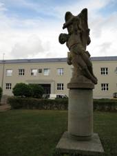 Polika, socha Poroba.JPG