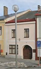 File:Mstsk dm (Polika), nm. Palackho 182.JPG