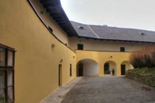 Emprov vstupn budova