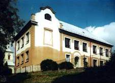 Hlavn koln budova s relifem Komenskho byla otevena r.1910