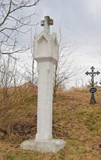 https://upload.wikimedia.org/wikipedia/commons/thumb/0/07/Babice%2C_column_shrine_and_cross_01.jpg/800px-Babice%2C_column_shrine_and_cross_01.jpg