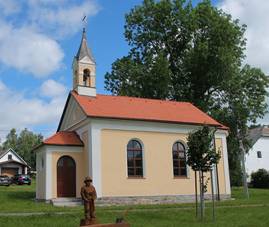 Nves s kaplikou a sochou devae