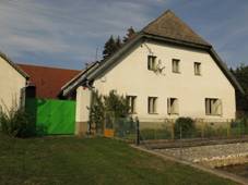 https://upload.wikimedia.org/wikipedia/commons/2/2a/Kratu%C5%A1%C3%ADn%2C_usedlost_%C4%8Dp.8.jpg
