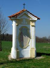 Libějovice, Chapel-shrine of the Holy Trinity (01).jpg