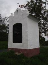 Vadkov - vklenkov kaplika Panny Marie (1).JPG