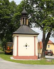 File:Chapel in Zdenice.JPG