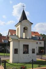 Overview of belltower at U rybnka street in Doln Chabry, Prague.jpg