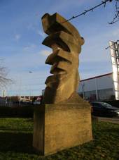 Vojta Zdenk-Figurln plastika Doprava, Doln Chabry (07).jpg