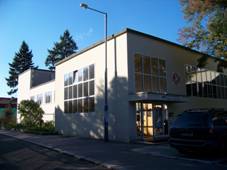 Hostiva, U branek 7, sokolovna (03).jpg