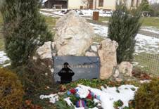 Pomnk obtem svtovch vlek ve Hvozdnici (Q107162429).jpg