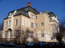 Nrodn dm Karln, z Hybeovy ulice.jpg