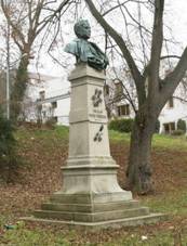 Pomnk Vclava Benee Tebzskho v parku pod ulic Do Katan v Klecanech (Q37343258) 01.jpg