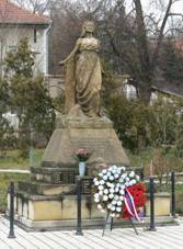 Pomnk padlm na Nmst Tebzskho v Klecanech (Q94443894) 01.jpg