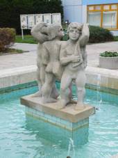 Praha Letnany Bechynska fontana.jpg