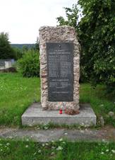 Lipence, ernoick, pomnk u koly.jpg