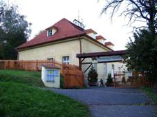 Restaurace Petřínské terasy, od jihovýchodu.jpg