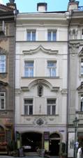 Praha, Mala Strana - Nerudova 12, U tri houslicek (fasada).jpg