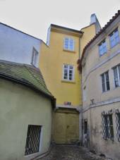 Praha, dm U Zlatho neka.jpg