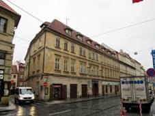 Praha, dm U Zlatho ptrosa.jpg