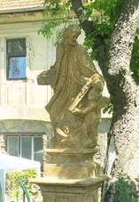 Socha svatho Jana Nepomuckho na nvsi v Panenskch Beanech (Q38046736) 01.jpg