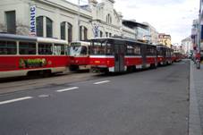 Praha, Andl, kolona tramvaj III.JPG