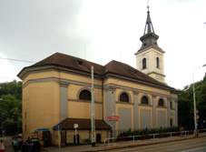 Kostel Nejsvetejsi trojice (Smichov).jpg