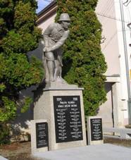 Pomnk padlm ve svtovch vlkch ve Stedoklukch (Q66565523) 01.jpg