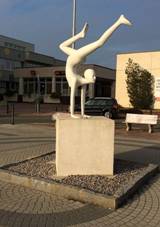 Poliklinika prosek, socha.jpg