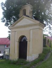 https://upload.wikimedia.org/wikipedia/commons/thumb/b/b8/Zajezd_KL_CZ_chapel_002.jpg/800px-Zajezd_KL_CZ_chapel_002.jpg